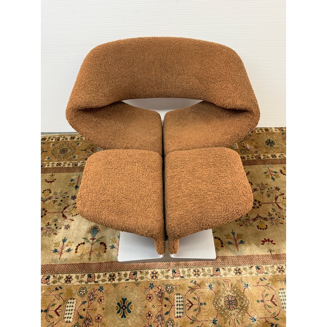 Mid-Century Modern Pierre Paulin for Artifort Ribbon Chair + Ottoman, Set For Sale - Image 3 of 12