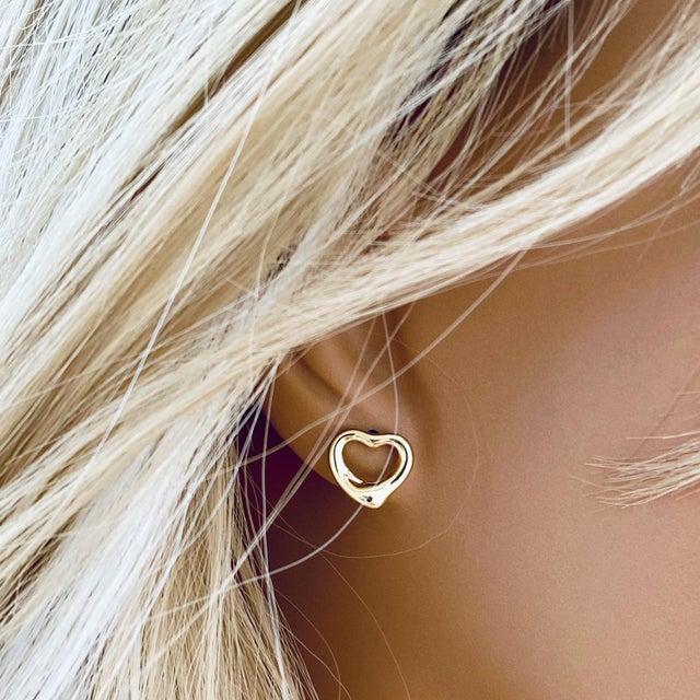 Metal 1990s Elsa Peretti Tiffany Co Open Heart 0.43 Inch Earrings Eighteen Karat Yellow Gold - 2 Pieces For Sale - Image 7 of 9