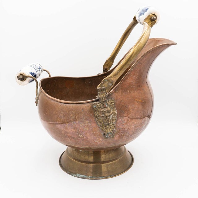 Antique Helmet Coal Scuttle in Copper For Sale - Image 3 of 8