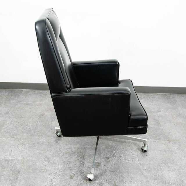 Metal Mid Century Modern Lounge Chair Black Swivel Office Rolling Armchair MCM Vintage For Sale - Image 7 of 11