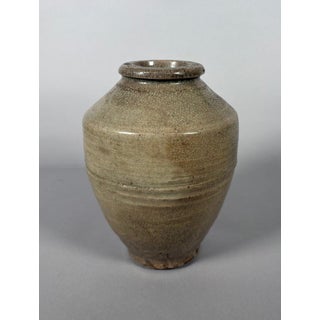Cream-colored crackled stoneware vase, Ming Dynasty (1368-1644), China For Sale