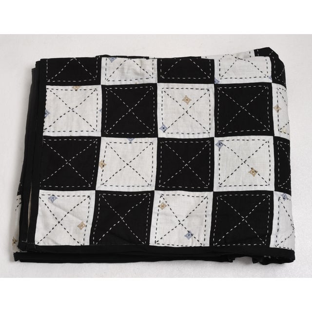Traditional Navy and White Nine Patch Variation (Checkerboard) Quilt For Sale - Image 3 of 4