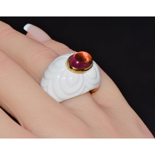 Vintage Bvlgari Chandra Pink Tourmaline & White Porcelain Ring in 18k Yellow Gold – Size 7.5 For Sale In Dallas - Image 6 of 18