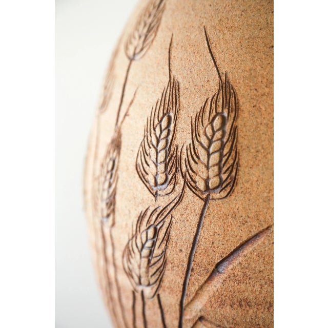 1970 'Wishon-Harrell' California Studio Pottery Stoneware Table Lamp, Mid-Century Sand Colored Wheat Motif For Sale - Image 13 of 17