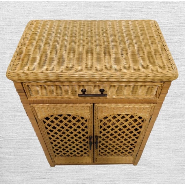 2000 - 2009 Natural Small Lattice Front Wicker Kitchen Bathroom 3 Shelf 1 Drawer Storage Cabinet For Sale - Image 5 of 6