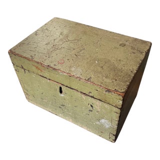 Antique 19th Century American Dovetail Box in Old Green Paint Circa 1830 For Sale