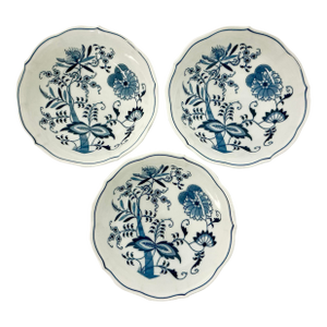 1970s Vintage Japanese Chinoiserie Meissen Blue Danube Coupe Cereal Bowls - Set of 3.