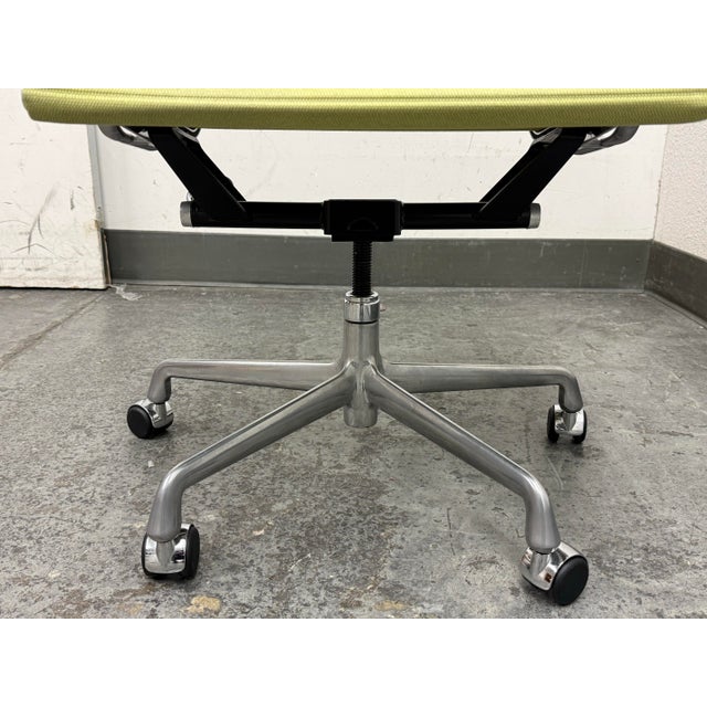 Charles + Ray Eames for Herman Miller Eames Aluminum Group Management Chair For Sale - Image 9 of 12