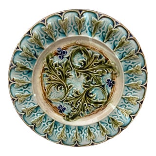 French Green Majolica Acanthus Leaves Plate, Circa 1880 For Sale