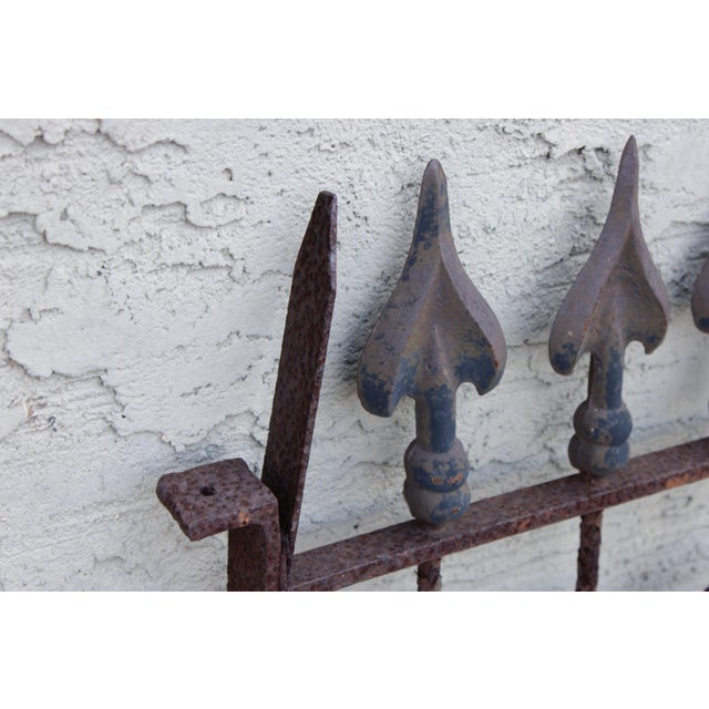 Antique Cast Iron Garden Fence Section With Spear Finials And Star Motif For Sale In Philadelphia - Image 6 of 18