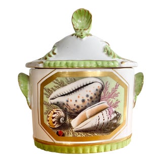 Late 20th Century Mottahedeh Covered Dish With Shell Motif For Sale