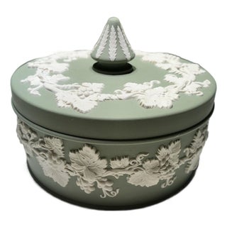 Vintage Round Wedgwood Porcelain Grapevine Box Sage Green For Sale
