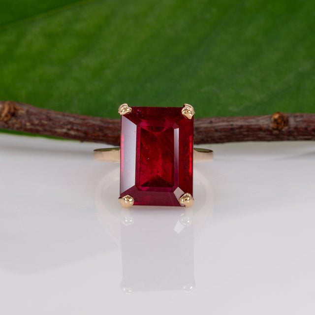 Estate 13.9Ct Madagascar Ruby Ring: Solid 10k Gold – Emerald Cut, Size 6.75 For Sale In Columbus - Image 6 of 10
