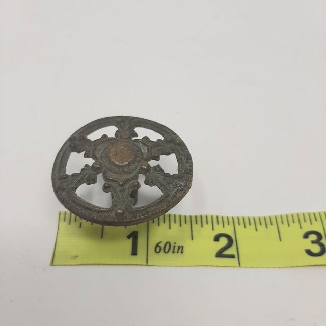 Metal Early 20th Century Victorian Ornate Cast Iron Round Knobs Hardware - Set of 2 For Sale - Image 7 of 9