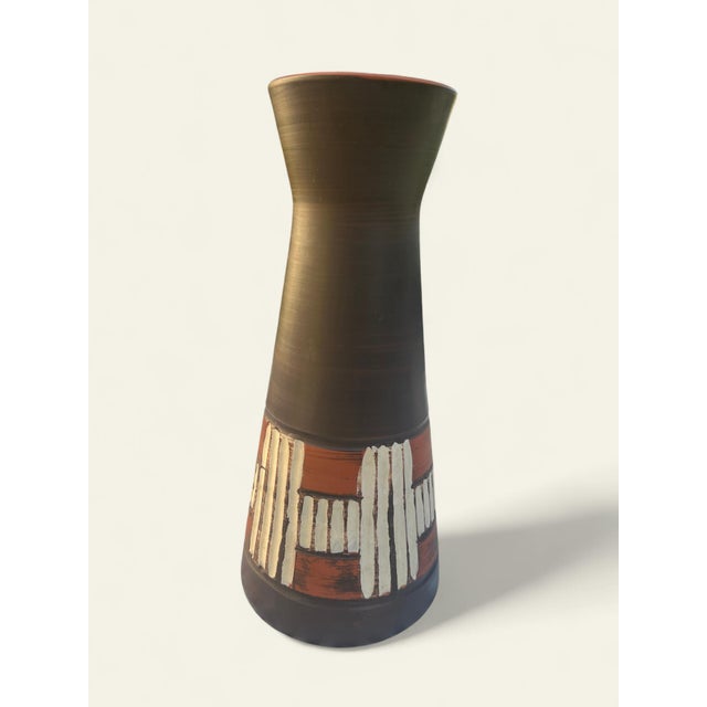 Vintage Egyptian Vase from Cairo, 1970s, in Flawless conditions. Designed 1970 to 1979