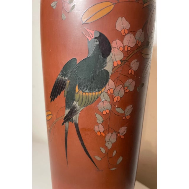 Big Antique 19th Century Japanese Meiji Red Totai Cloisonné Porcelain Bird Vase For Sale - Image 13 of 17