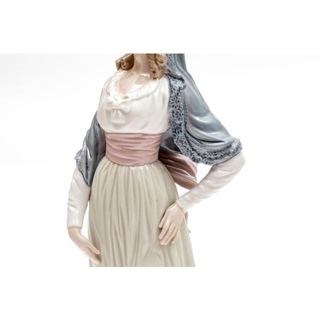 Lladro Lladró "Spanish Lady" Porcelain Figurine | Period Dress | © Daisa 1980 | Hand Made in Spain | 12.5" For Sale - Image 4 of 6