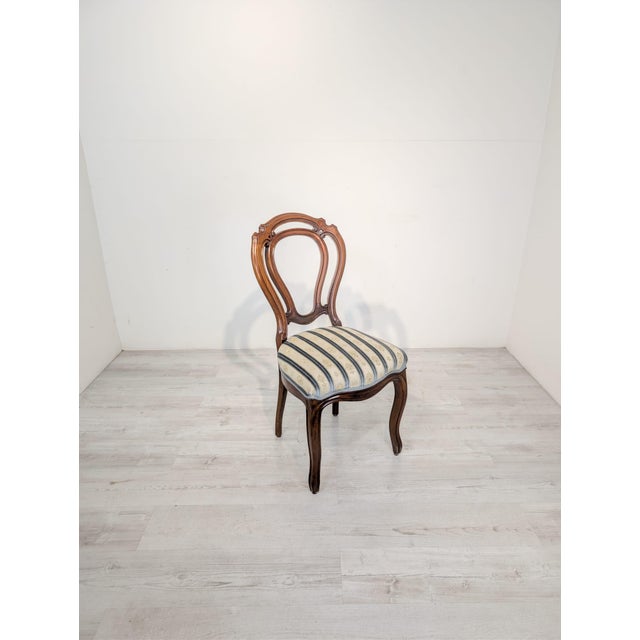 Louis Philippe Medallion Chair in Walnut Wood, 1960 For Sale - Image 4 of 16