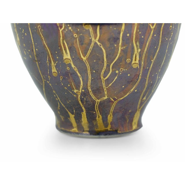 Late 20th Century Leon Nigrosh Iridescent Luster Purple Glazed With Marble Gold Patterns Pottery Vase Signed For Sale - Image 6 of 7