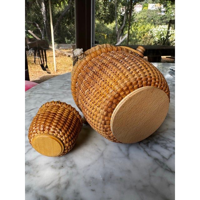 Vintage Nantucket Woven Sewing Basket With Moving Handle, Drawstring Liner & Matching Pin Cushion For Sale - Image 4 of 11