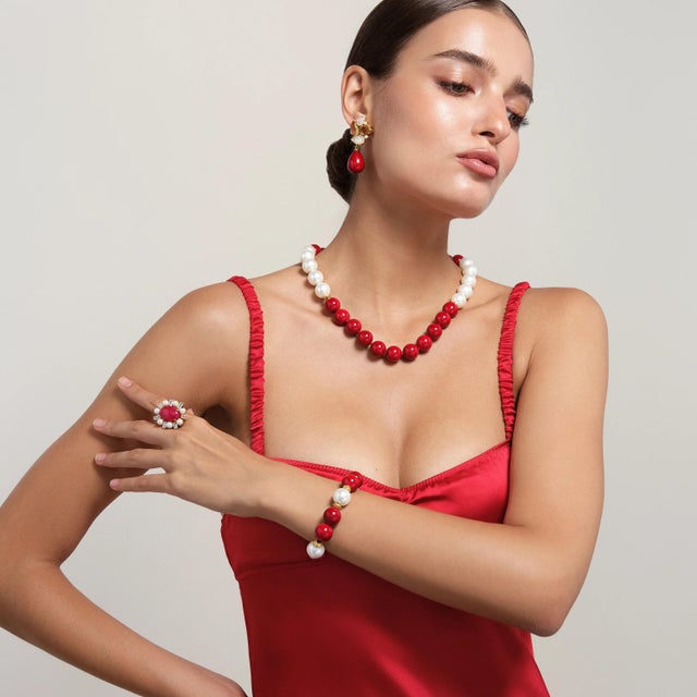 Introducing the Julissa Necklace, featuring a bold pearl design complemented by contrasting colored stones. This vintage-...