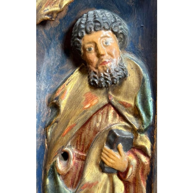 Late Gothic Polychromed Wooden Triptych Relief of Madonna and Child with Saints, 15th–16th Century For Sale - Image 10 of 18