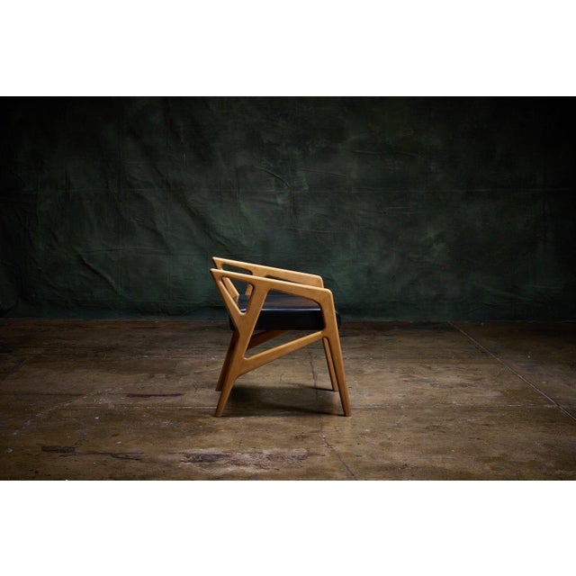 Cassina Pair of Model 687 Stools by Gio Ponti, 1950s For Sale - Image 4 of 5