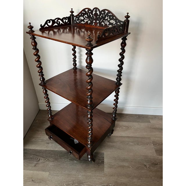 Victorian What Knot in Rosewood, 1890s, in Very Good conditions. Designed 1890 to 1919