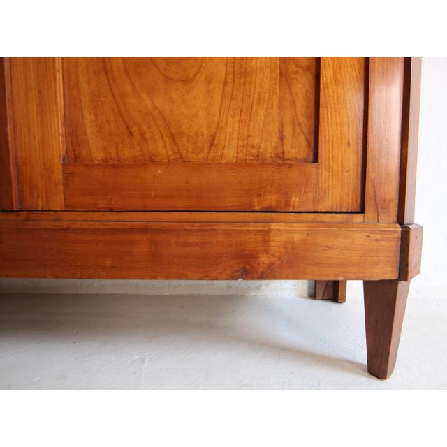 19th Century Biedermeier Display Cabinet in Cherrywood For Sale - Image 15 of 18