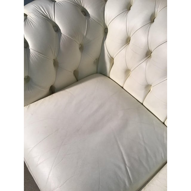 White Italian Chesterfield Style Sofa in Leather, 1980s For Sale - Image 8 of 14