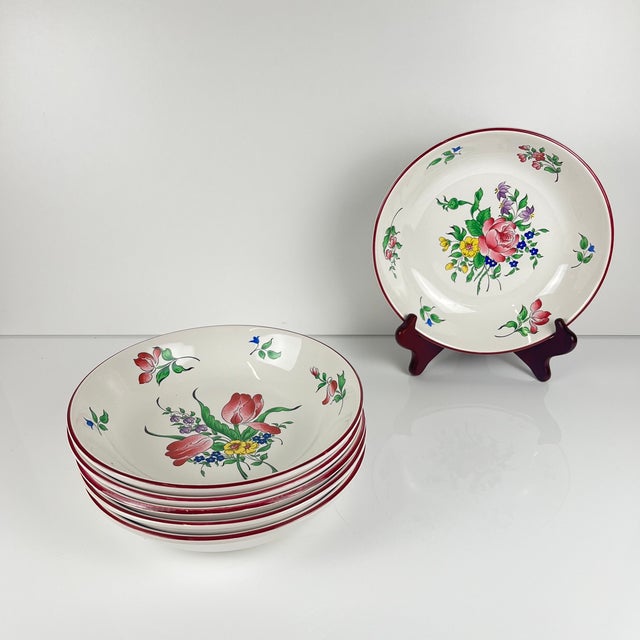 Set of 6 bowl-shaped plates, "Réverbère" pattern by KG Lunéville, tulip and rose design Dimensions: Diameter: 21 cm...
