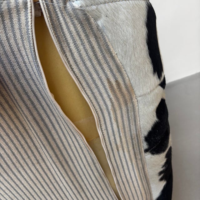 Togo Lounge Chair in Two-Tone Cowhide Leather by Michel Ducaroy for Ligne Roset, 1970 For Sale - Image 9 of 11