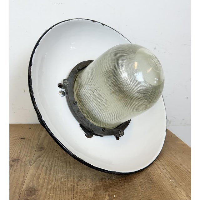 Industrial Green Enamel Factory Pendant Lamp in Cast Iron, 1960s For Sale - Image 11 of 16