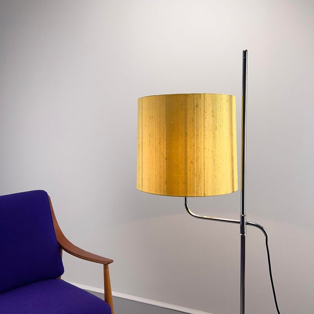 Mid-Century Modern Minimalist Floor Lamp with Yellow Shade in Dupioni Silk by Florian Schulz, Germany, 1970s For Sale - Image 3 of 13