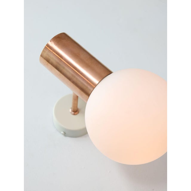 Takes one standard E14 light bulb (not included). Works with 220v as well as 110v. Up to 250V (Europe/UK Standard).The...
