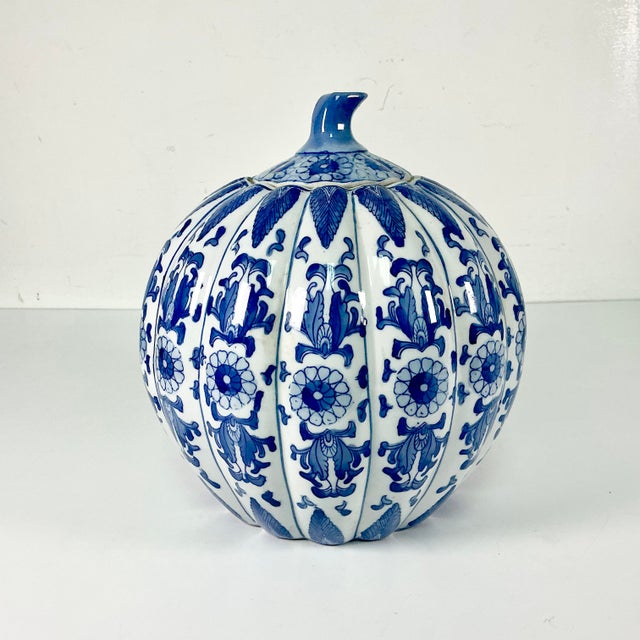 1980s 1980s Vintage Chinoiserie Boho Chic Hollywood Regency Blue & White Pumpkin, Halloween & Thanksgiving For Sale - Image 5 of 11
