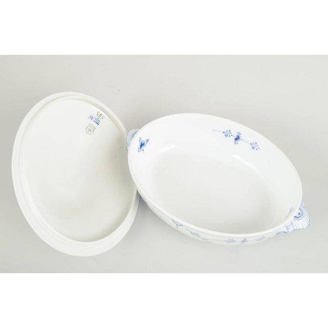 Blue Fluted Plain Oval Tureen with Lid in Porcelain from Royal Copenhagen, 1962 For Sale - Image 3 of 6