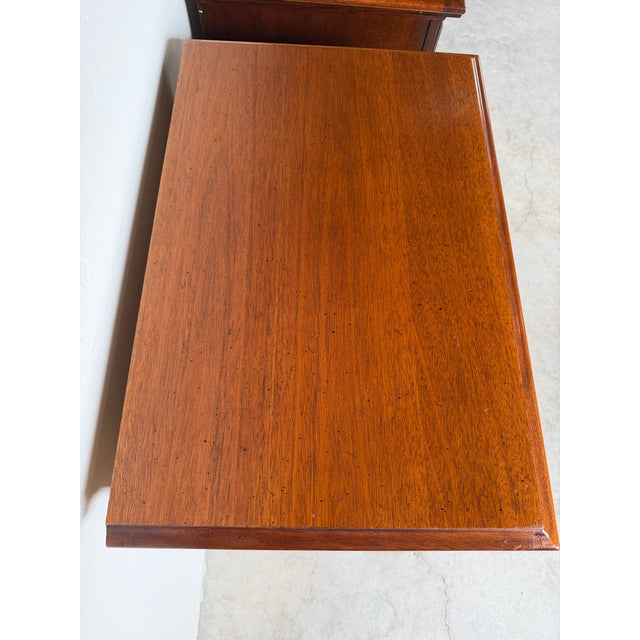 Vintage Chippendale-Style Mahogany Three-Drawer Nightstands – A Pair For Sale - Image 12 of 13