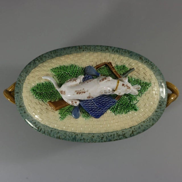 Festive Victorian Minton Majolica Game Pie Dish With Gun Dog For Sale - Image 11 of 12
