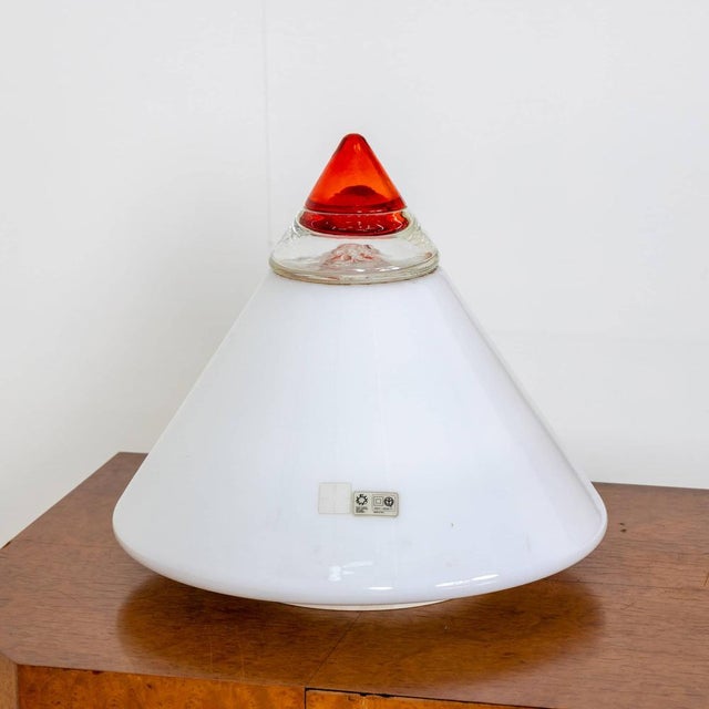 Mid-Century Modern White and Red Glass Table Lamp by Leucos, Italy, 1960s For Sale - Image 3 of 6