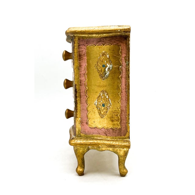 Mid 20th Century Mid Century Italian Florentine Pink & Giltwood Jewelry 3-Drawer Chest Box – Rococo / Hollywood Regency For Sale - Image 5 of 14