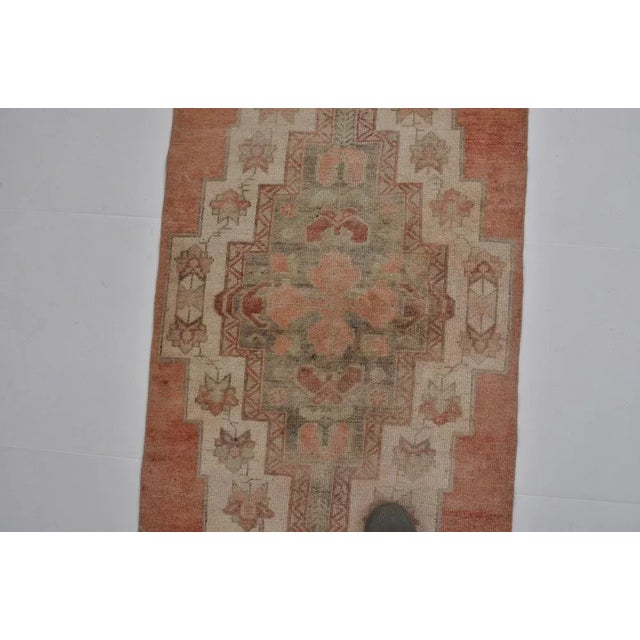 Textile Oushak Anatoolian Runner Rug, 1960 For Sale - Image 7 of 11