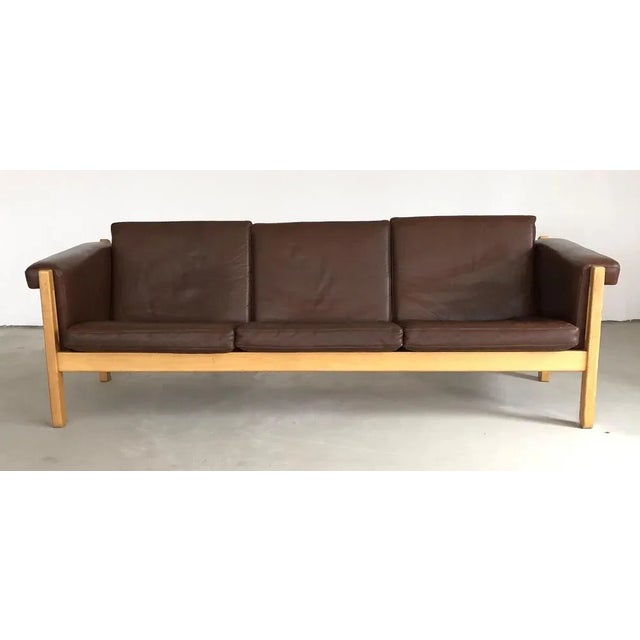 Three-seat danish sofa in oak by hans j. Wegner for getama the rarely seen model ge-40 sofa with it´s simple but elegant...