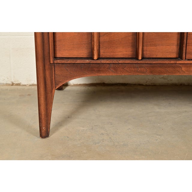 Kent Coffey Perspecta Sculpted Walnut Triple Dresser or Credenza, 1960s For Sale - Image 13 of 17