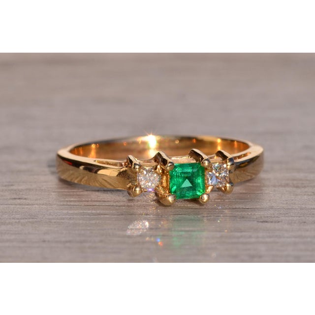 Gold The Tule River: Natural Emerald and Diamond Three Stone Ring in Yellow Gold For Sale - Image 8 of 11