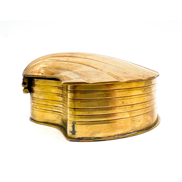 Brass Vintage Brass Scallop Shell Hinged Box — Coastal / Hollywood Regency / Nautical For Sale - Image 8 of 11
