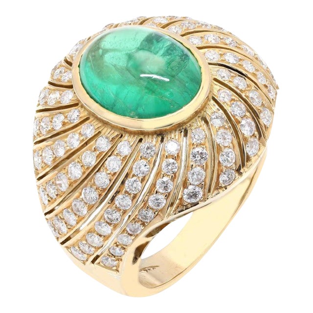 Mesmerizing 4.38 Carat Emerald Cocktail Ring Size 7 For Sale