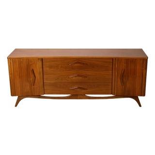 Young Manufacturing Vintage Sculptural Mid Century Modern Lowboy Dresser C. 1960s, Attrbiuted For Sale