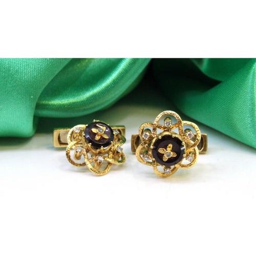Gold Cufflinks with Onyx and Brilliant-Cut Diamonds, Set of 2 For Sale - Image 3 of 8