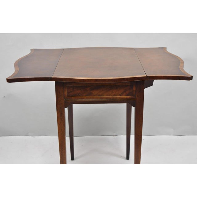 Vintage Baker Hepplewhite Style Mahogany Pembroke Dropleaf Lamp Side Table For Sale - Image 16 of 17